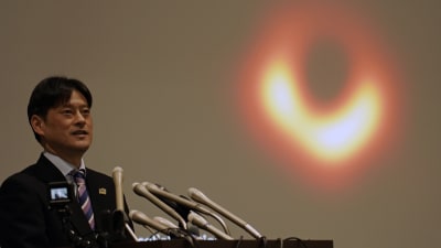 Presskonferens var den första bilden på ett svart hål förevisas. 