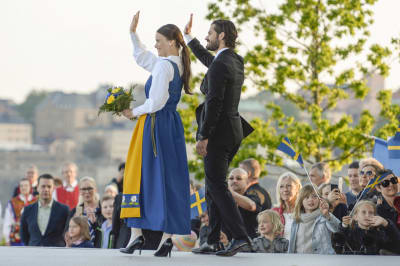 Prins Carl Philip och Sofia Hellqvist firar Sveriges nationaldag på Skansen 2015.