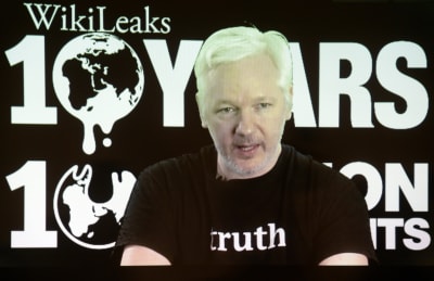 Julian Assange under en videosänd presskonferens i samband med Wikileaks 10-årsjubileum 4.10.2016