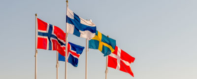De fem nordiska ländernas flaggor.