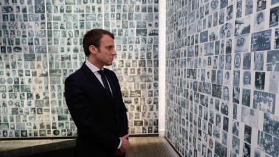 På söndagen besökte Emmanuel Macron muséet till minne av de judar som deporterades från Frankrike till nazisternas koncentrationsläger. 30.4.2017