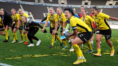 KuPS firar cupguld.