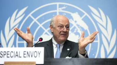 FN:s specialsändebud för Syrien, Staffan de Mistura, håller presskonferens i FN:s högkvarter i Genève 27.4.2016