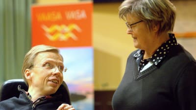 Johan Kullas och Anita Niemi-Iilahti i fullmäktige.