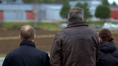 Tre personer som förlorade sina jobb på Kannustalo i Oravais i fjol.