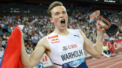 Karsten Warholm jublar.