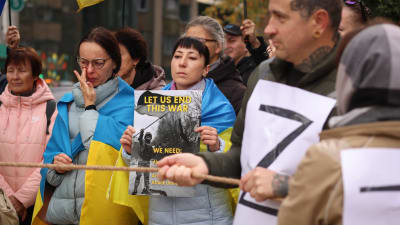 Ukrainska demonstranter under EU:s toppmöte i Bryssel