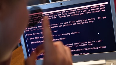 Meddelande på datorskärm efter att hårdskivan krypterats av Petya.