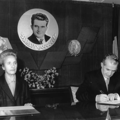 Elena och Nicolae Ceausescu utövar sin makt