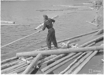 Nuori nainen tukiuitossa 1941.