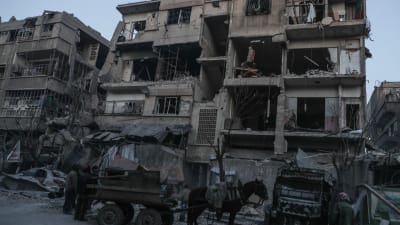 Många invånare i Ghouta tvingas bo i bombskadade bostadshus