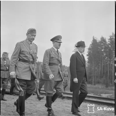 C.G.E. Mannerheim, Adolf Hitler och Risto Ryti under Mannerheims 75-årsdag den 4 juni 1942.
