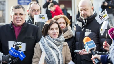 Det EU-vänliga oppositionsblocket ACUM:s ledare Maia Sandu anklagar regeringen och separatister i utbrytarregionen Transnistrien för massivt valfusk