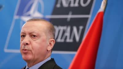 Turkin presidentti Recep Tayyip Erdoğan piti lehdistötilaisuutta Naton ylimääräisessä huippukokouksessa Brysselissä 24. maaliskuuta.