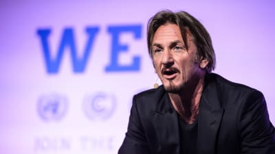 Sean Penn talar på klimatkonferensen i Paris 5.12.2015