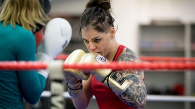 Nyrkkeilijä Eva Wahlström harjoituksissa, Ringside Gym, Pitäjänmäki, Hki, 1.2.2017.