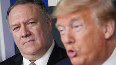 USA:s president Donald Trump och utrikesminister Mike Pompeo (till vänster) upprepade sin kritik mot WHO under sin presskonferens på onsdagen. 