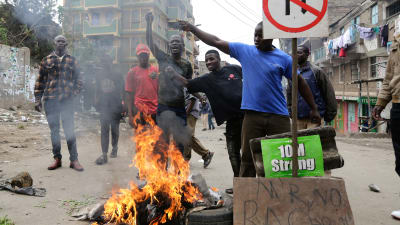 Protester i Kenyas huvudstad nairobi efter presidentvalet 2017. 