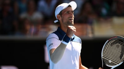 Novak Djokovic knyter näven