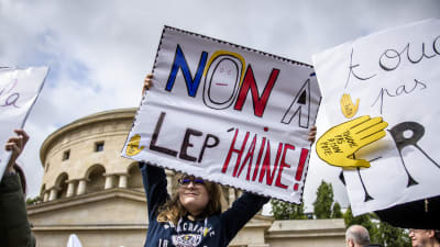 Demonstrant mot Le Pen inför presidentvalet