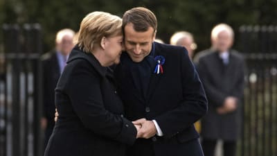 Angela Merkel och Emmanuel Macron i Frankrike den 10 november 2018.