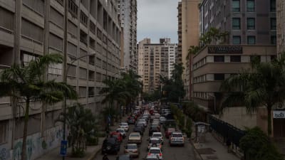 Långa bilköer i Caracas då elen slogs ut och trafikljusen slutade fungera.