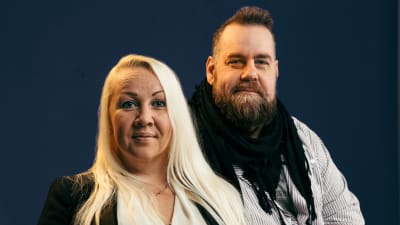 Sexologen Satu Söderström tillsammans med journalisten Stan Saanila. 