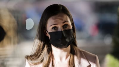 Sanna Marin puhui medialle Säätytalolla 23. maaliskuuta.
