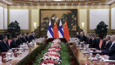 Kinas president Xi Jinping diskuterar med Finlands president Sauli Niinistö under Niinistös besök i Kina år 2019.