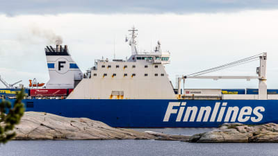 Finnlinesin rahtialus lähdössä Hangosta kohti Rostockia.