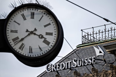 Schweiziska Credit Suisse köps upp av landets största bank, UBS