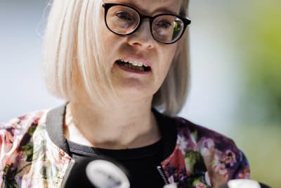 Pääministeri Petteri Orpo (kok.) ja valtiovarainministeri Riikka Purra (ps.) vastasivat median kysymyksiin Kesärannassa Helsingissä 12. heinäkuuta 2023.