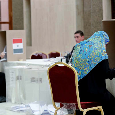 Egyptier bosatta i Saudiarabien röstar i Egyptens parlamentsval.