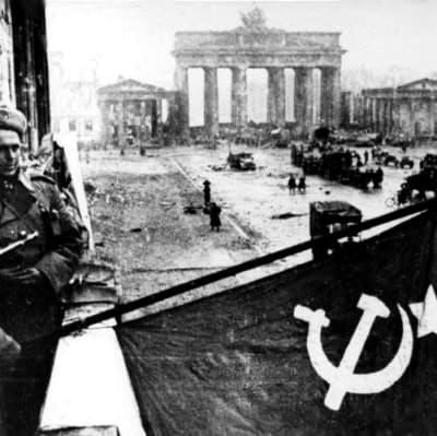 Neuvostoliittolaisia sotilaita Berliinissä vuonna 1945