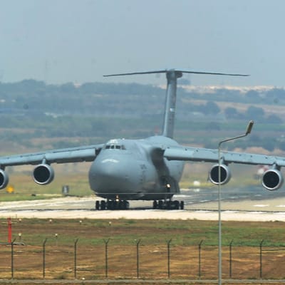  Yhdysvaltain ilmavoimien C-5 Galaxy Outsize Cargo -kuljetuskone Incirlikin tukikohdassa.
