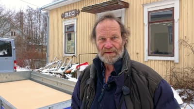arkitekt Robin Fröberg framför restaurang Rio