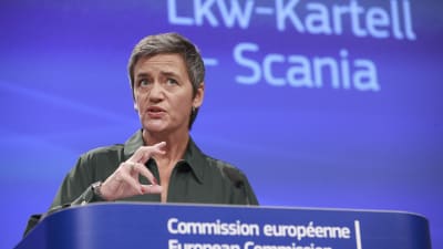 EU-kommissionär Margrethe Vestager talar om Scanias kartellböter.