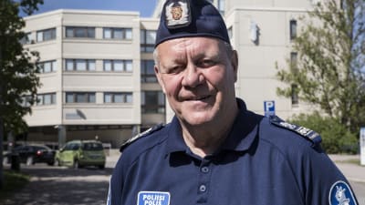 överkommissarie Heikki Porola, Helsingfors polisinrättning, porträtt