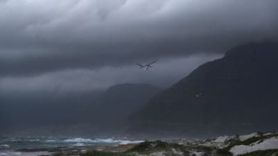 Mörka moln är välkomna då de för med sig regn till Kapstaden. Bilden tagen den 31 maj 2018 då en kallfront var på väg mot Kapstaden.