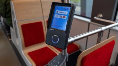 Tampereen raitiovaunun lipunlukija