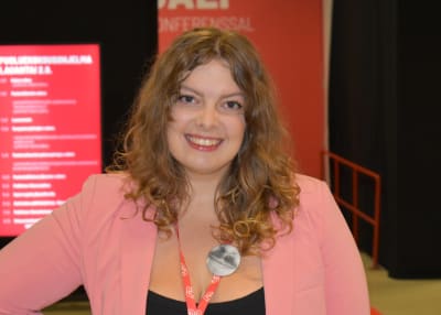 Rebecca Åkers SDP:n puoluekokouksessa Jyväskylässä.