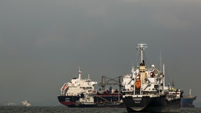 Oljetankrar utanför Singapore i maj 2016.