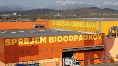 Avfall vid RCERO-avfallsanläggningen i utkanterna av Ljubljana, Slovenien 27.2.2019. Den modernaste och största anläggningen i sitt slag i Europa. Upp till 98 procent av avfallet återvinns till produkter, kompost eller bränsle.   