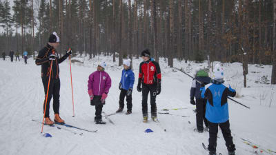 Skidskola för invandrarbarn.
