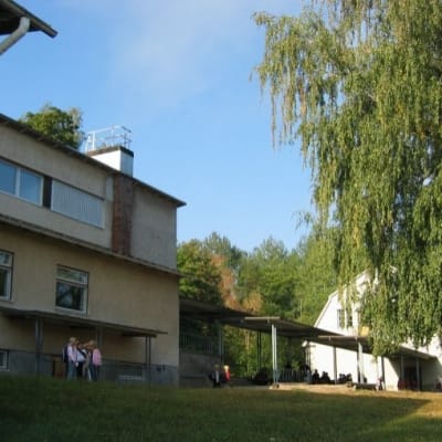 Fiskarin koulu i bruket.