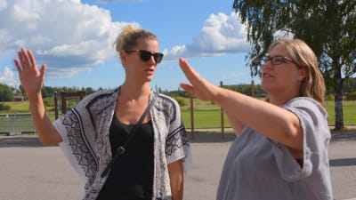 Föräldrarna Susann Lindgren och Hanna Lönnfors vid Hindhår skola