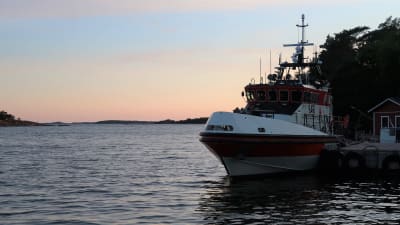 Sjöräddningssällskapets räddningskryssare Jenny Wihuri var tillfälligt stationerad vid Brännskär i Pargas, juli 2019.