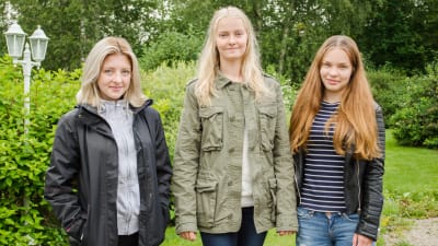 Nathalie Svahn, Emma Holmback och Julia Åbonde är 4H-arbetare i Malax.