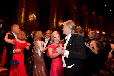 Finansminister Magdalena Andersson (S) och maken Richard Friberg under dansen efter Nobelbanketten i Stadshuset i Stockholm