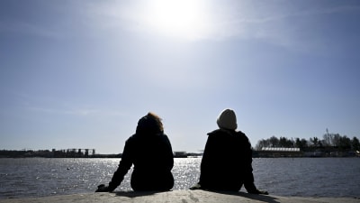 Solen sken  på Blåbärslandet i Helsingfors på långfredagen